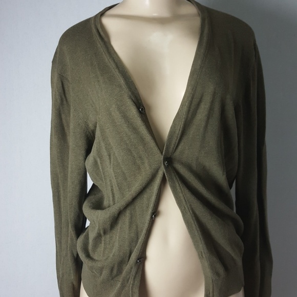 H&M Sweaters - 🎈 SUPER SALE 🎈- H & M Sweater Size M